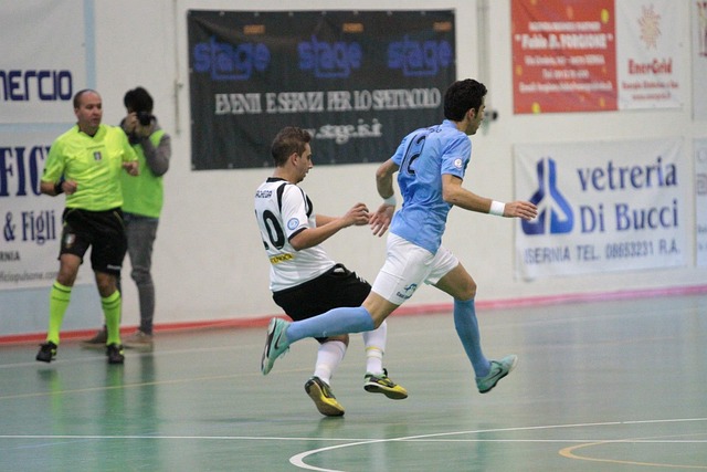 皇马本泽马梅开二度助球队获胜