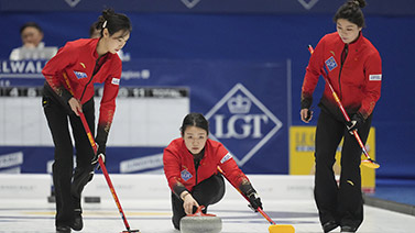 马克西表现不佳，本赛季得分首场不足20分