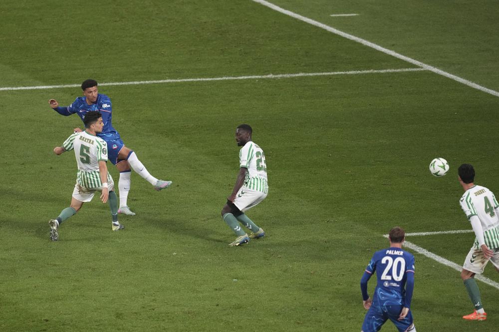 杜兰特三节28+8刷爆纪录：里程碑之夜击溃太阳 激情握拳怒吼庆祝